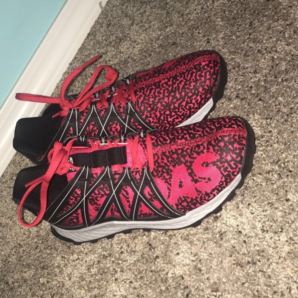 Adidas bounce tennis shoes
